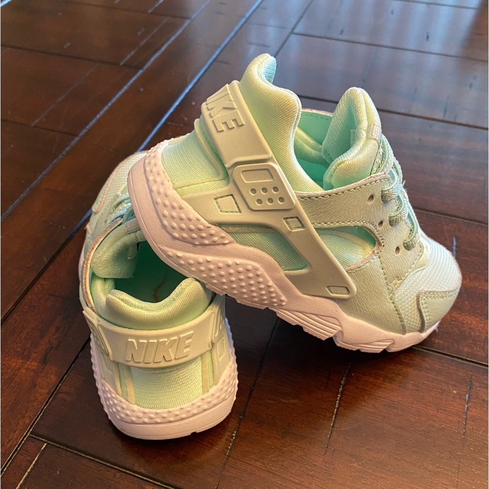 Nike mint green sneakers